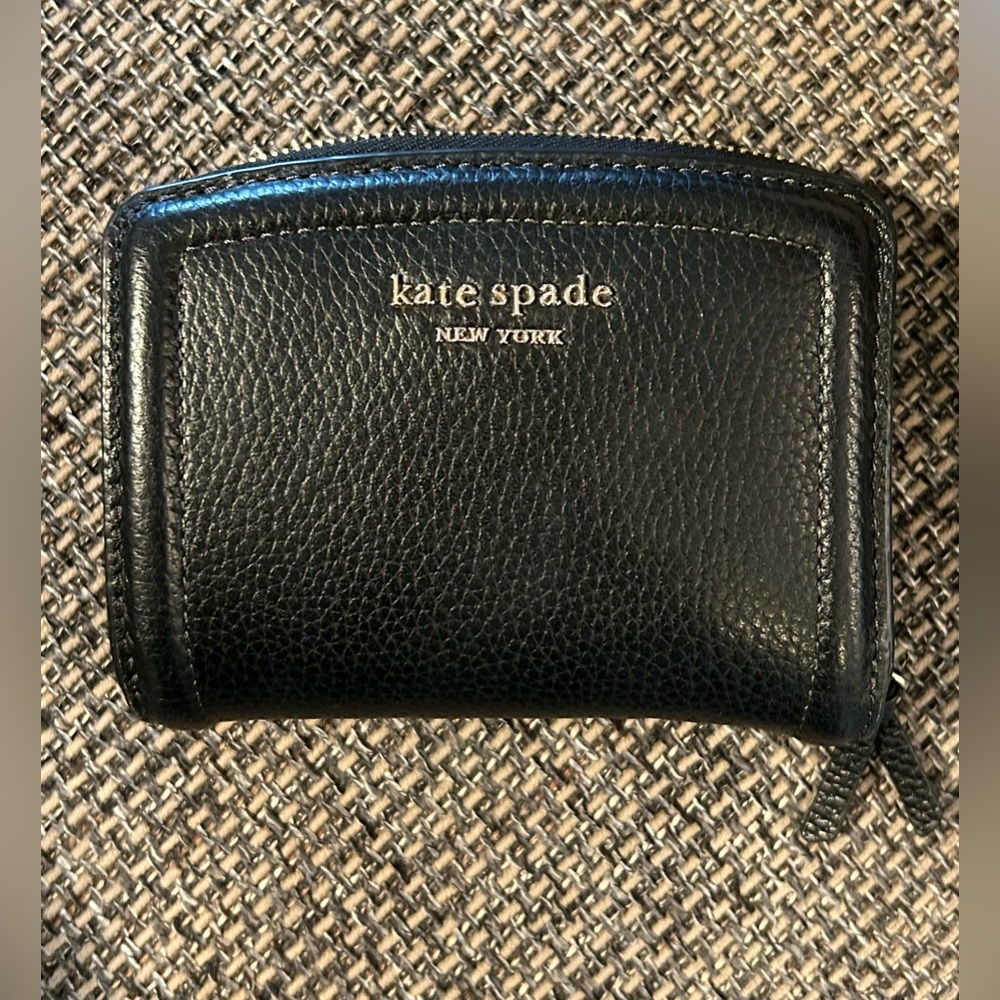 Kate Spade  Knott Small Compact Leather Zip Wallet EUC